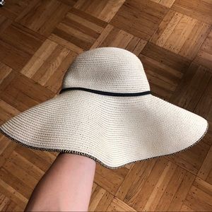 NWOT Club Monaco sun hat